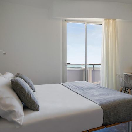 Hotel Rex - Fronte mare Riccione Exterior foto