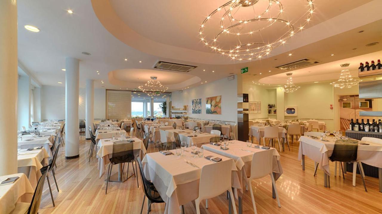 Hotel Rex - Fronte mare Riccione Exterior foto