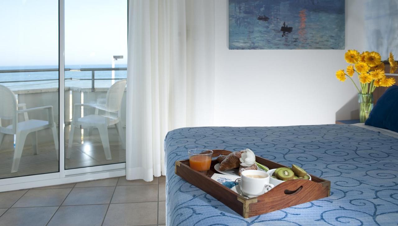 Hotel Rex - Fronte mare Riccione Exterior foto