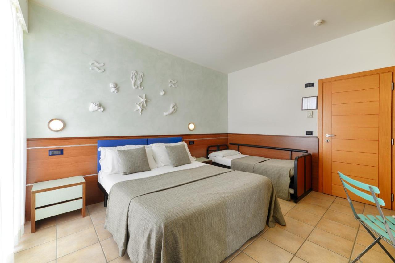 Hotel Rex - Fronte mare Riccione Exterior foto