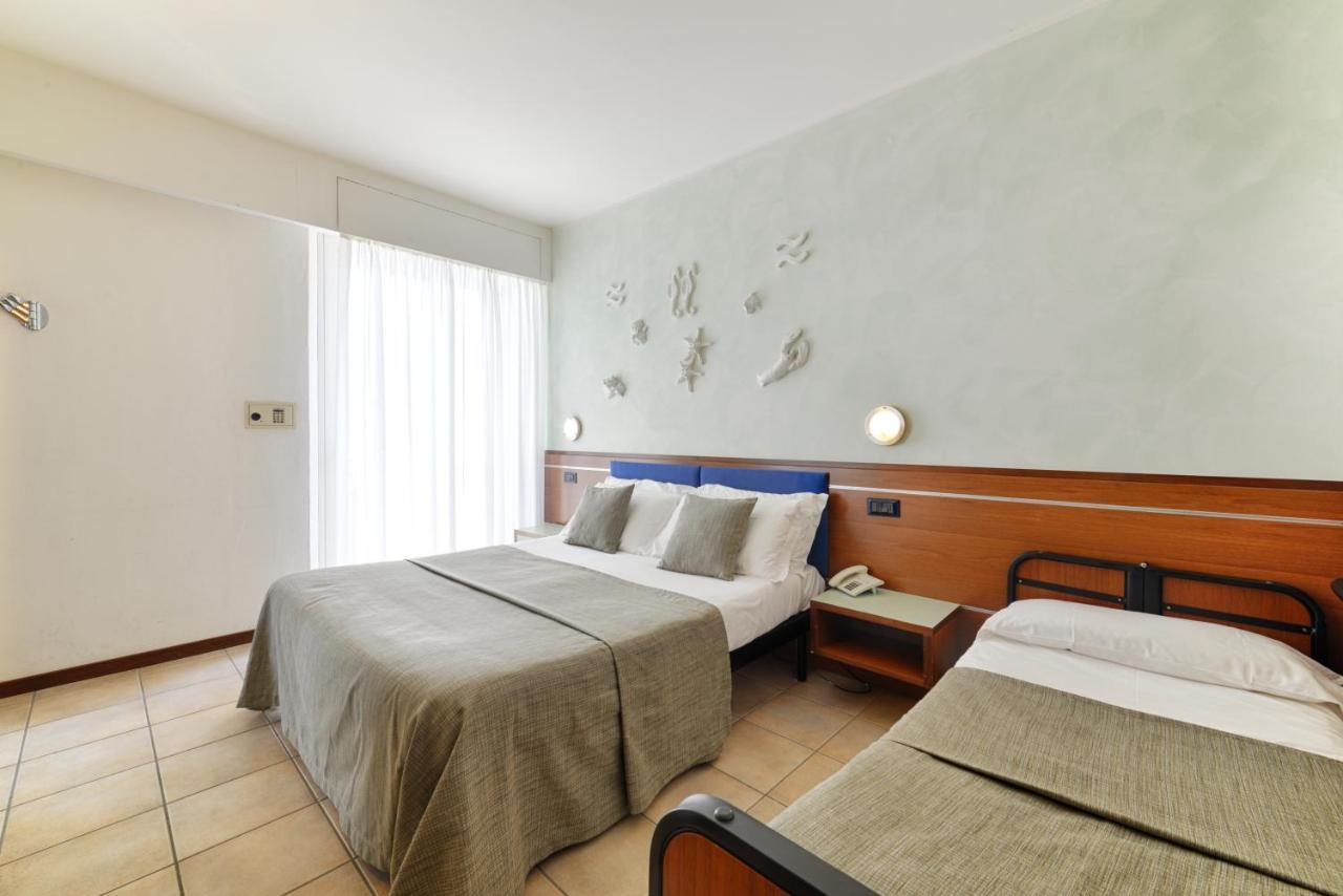 Hotel Rex - Fronte mare Riccione Exterior foto