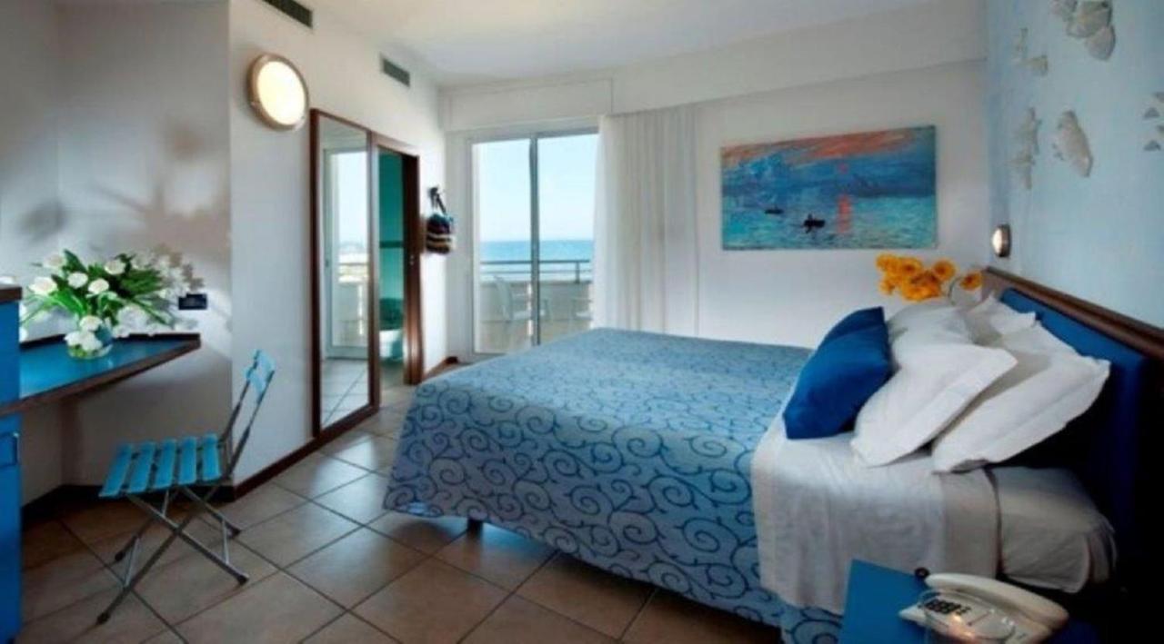 Hotel Rex - Fronte mare Riccione Exterior foto