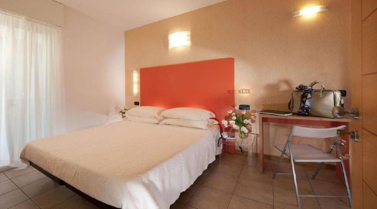 Hotel Rex - Fronte mare Riccione Exterior foto