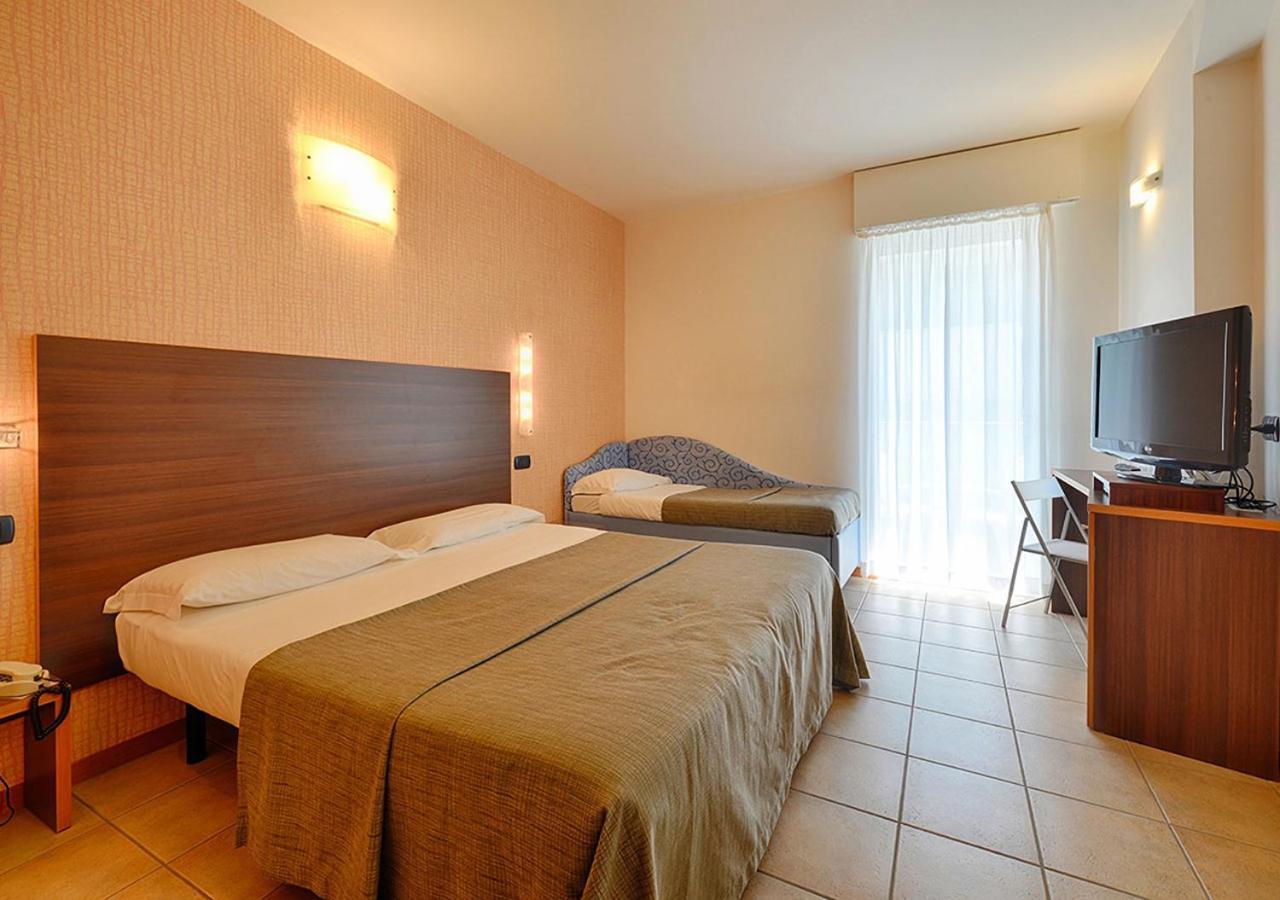 Hotel Rex - Fronte mare Riccione Exterior foto